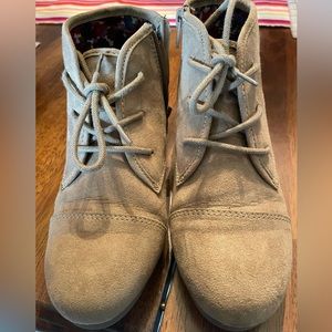 Mad Love brand Girls wedge 1in size 3